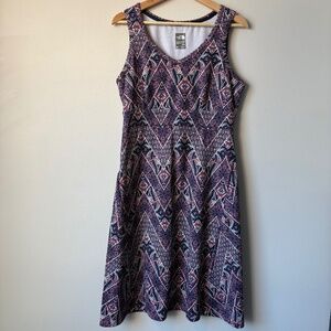 The North Face Sleeveless Geometric V-Neck Athletic Dress - Size Medium
